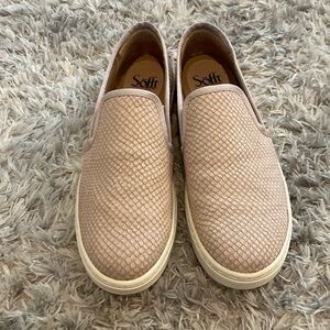 Sofft women shoes size 8.5, barely used. EUC.